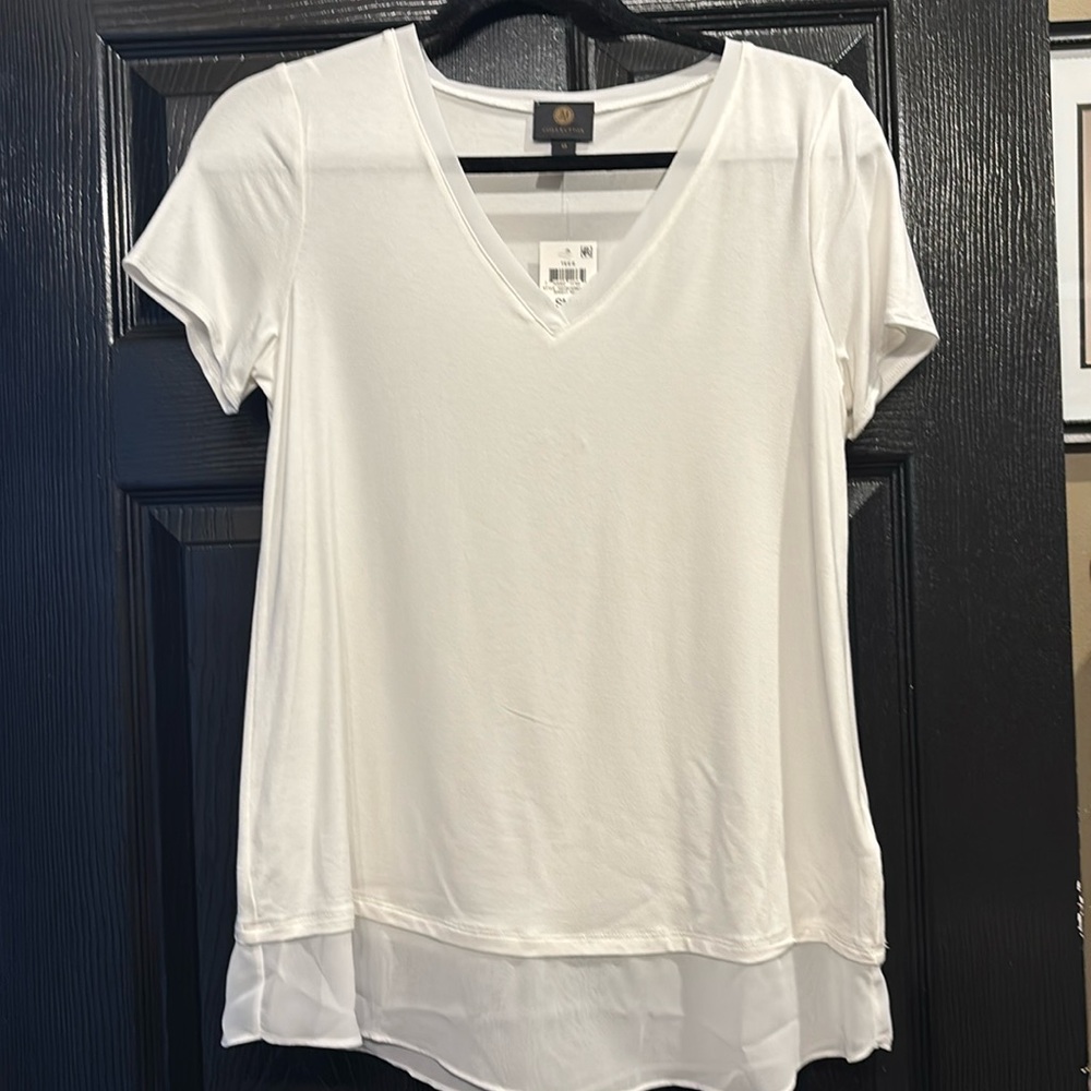 JM collection white short sleeve v neck t shirt